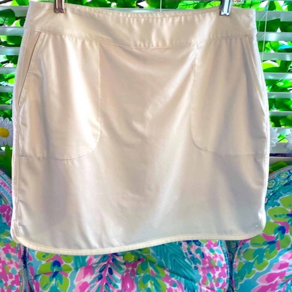 Fairway & Greene white skort with pockets
